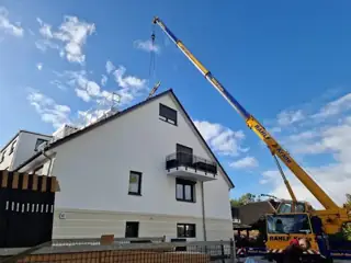 Montage mit Kranunterstützung