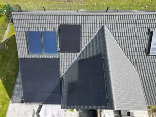 Photovoltaik neben vorhandenen Dachkollektoren