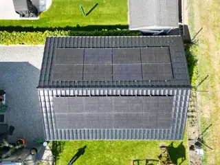 Solarmodule auf dem Nebengebäude