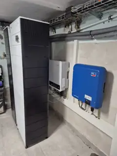 Speicher mit zugehöriger Elektrotechnik