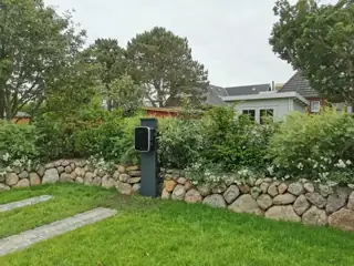 Ladestation im Gartenbereich